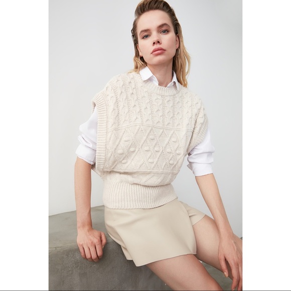 NWT Beige V Neck Woman Knitwear Sweater Medium - Picture 4 of 11